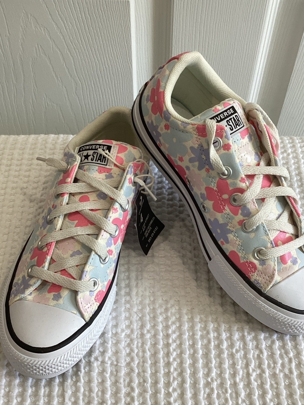 Converse Kids Floral Low-Top Sneakers in Pink, Light Blue & White